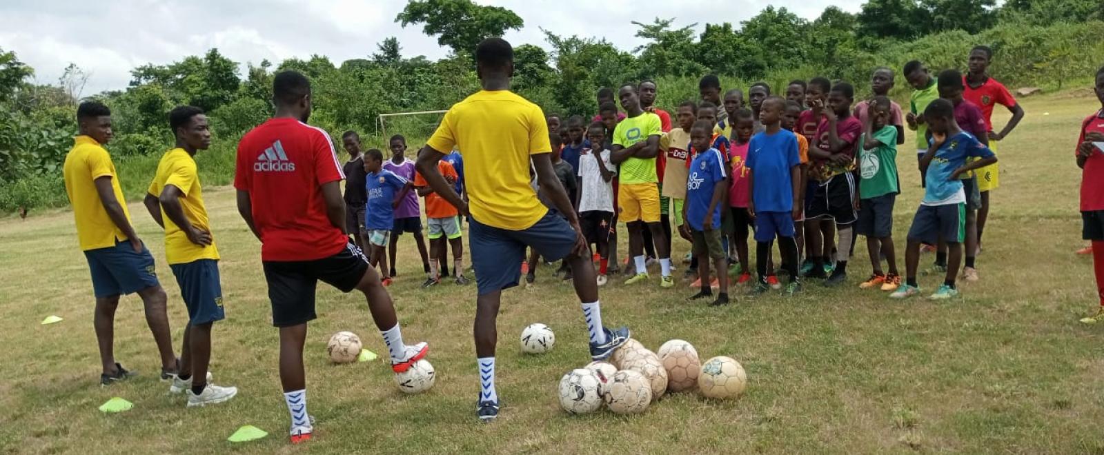 football-coaching-volunteers-in-ghana-product-63f8d757eb72f.[1600]